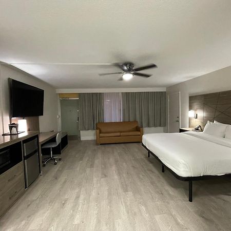 Quality Inn & Suites Airport-Cruise Port Hollywood Esterno foto