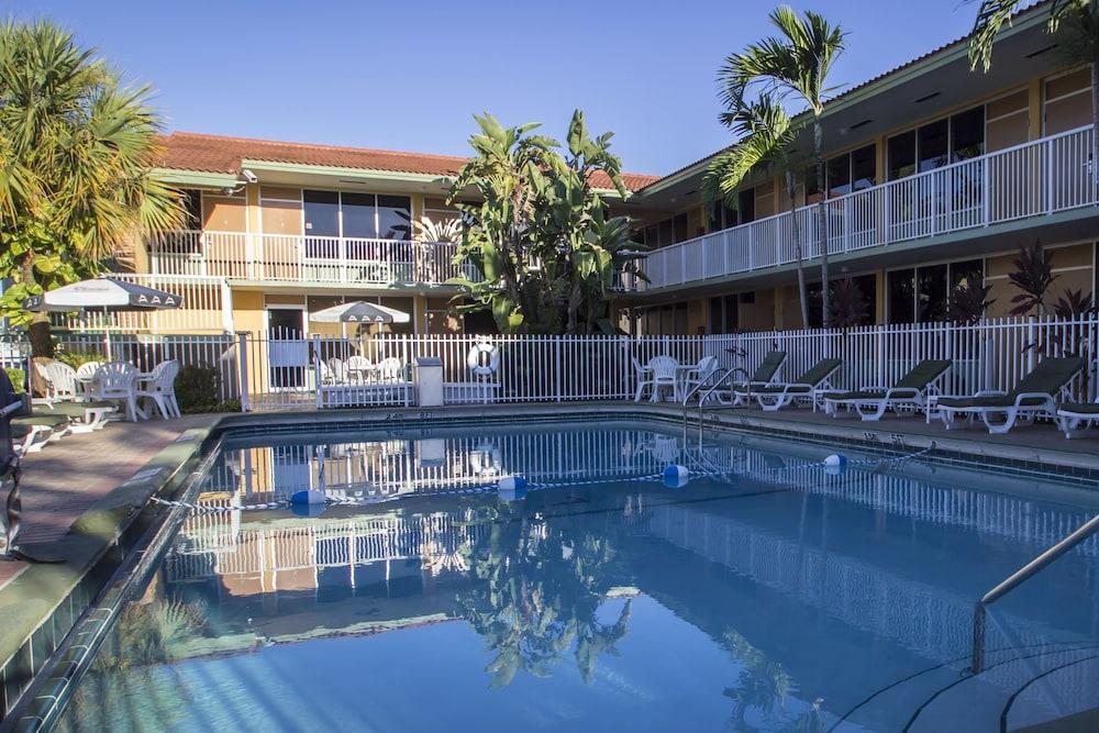 Quality Inn & Suites Airport-Cruise Port Hollywood Esterno foto