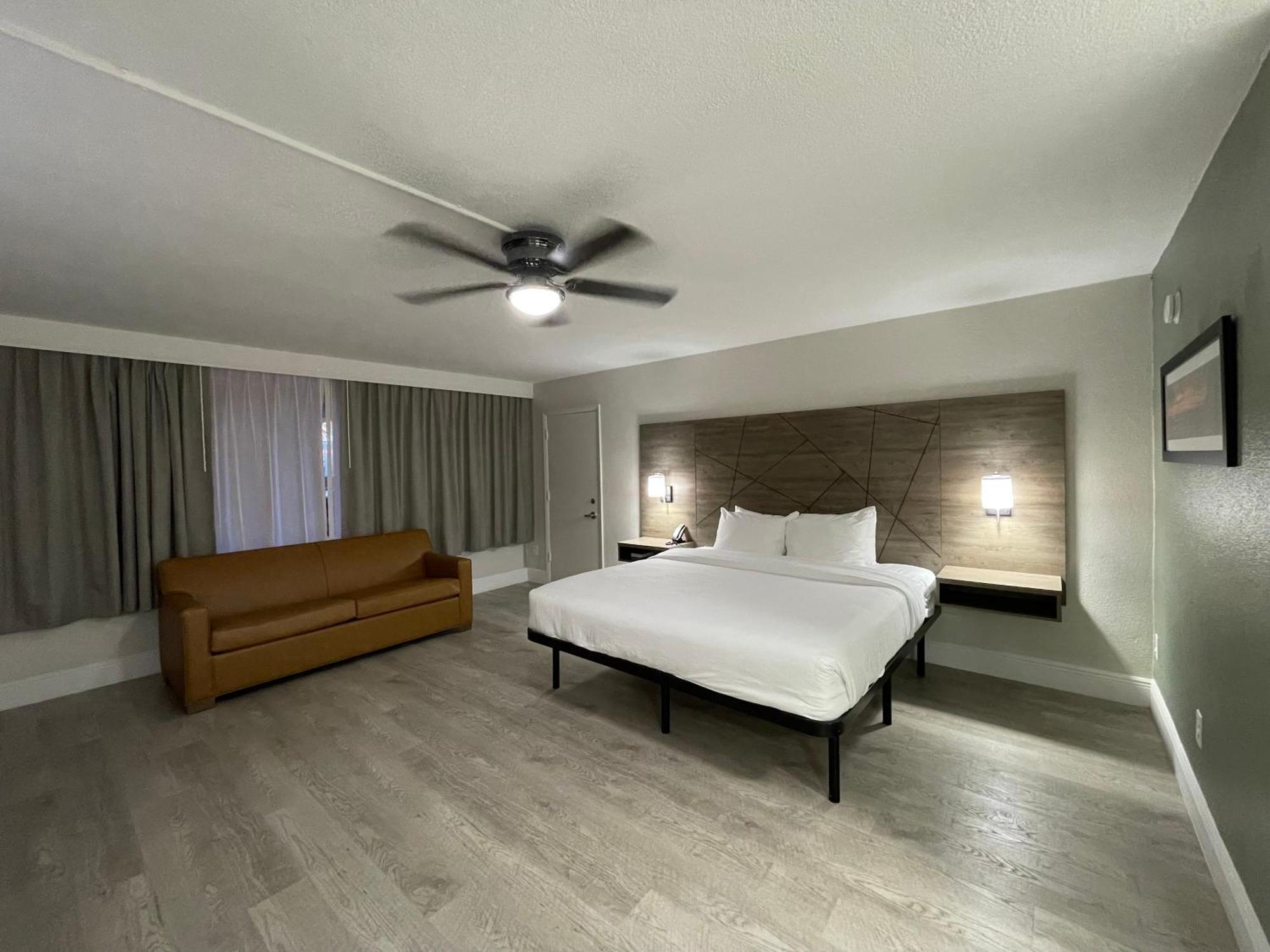Quality Inn & Suites Airport-Cruise Port Hollywood Esterno foto