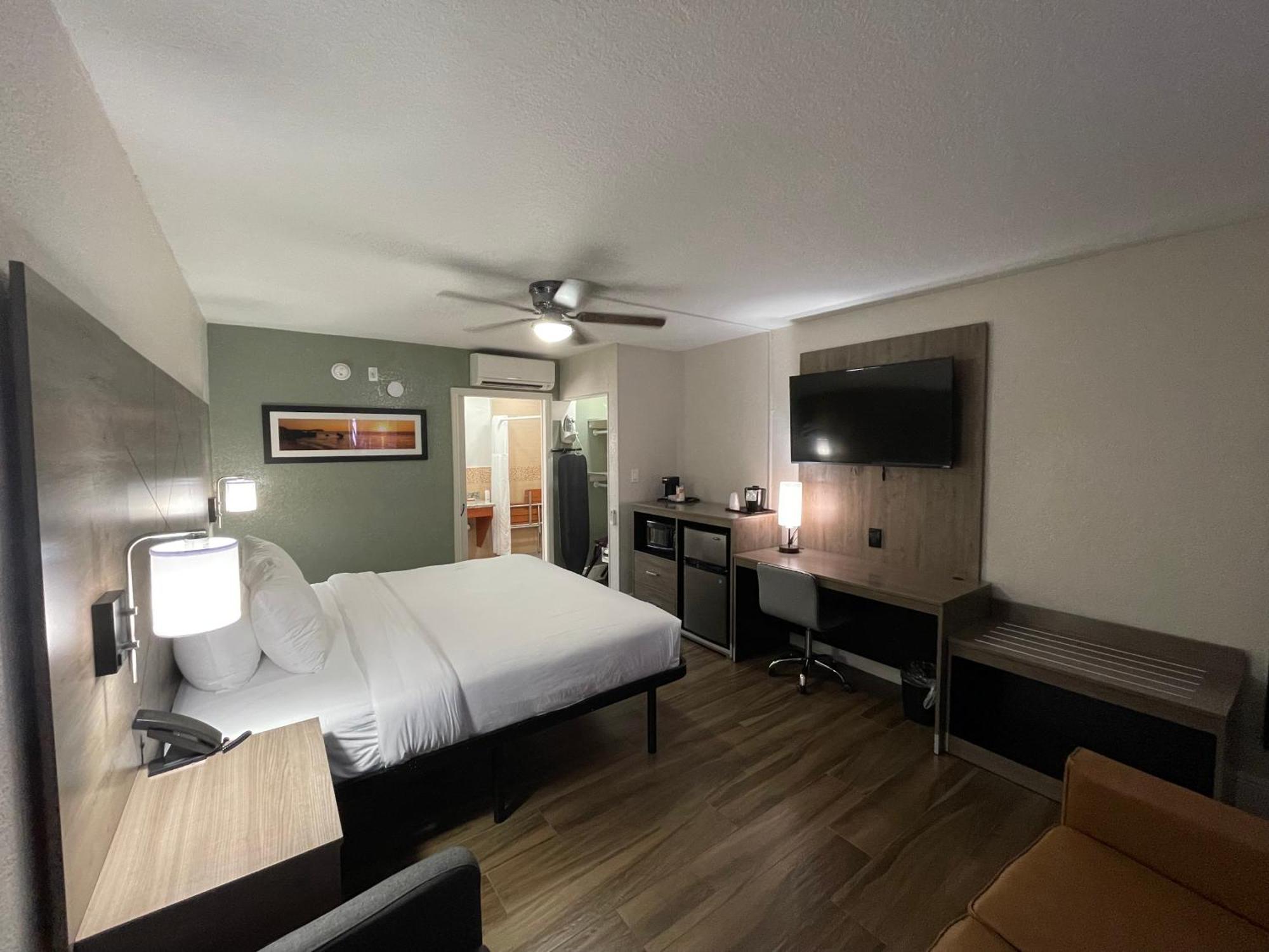 Quality Inn & Suites Airport-Cruise Port Hollywood Esterno foto