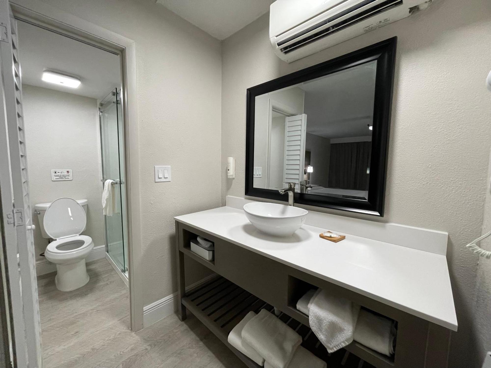 Quality Inn & Suites Airport-Cruise Port Hollywood Esterno foto