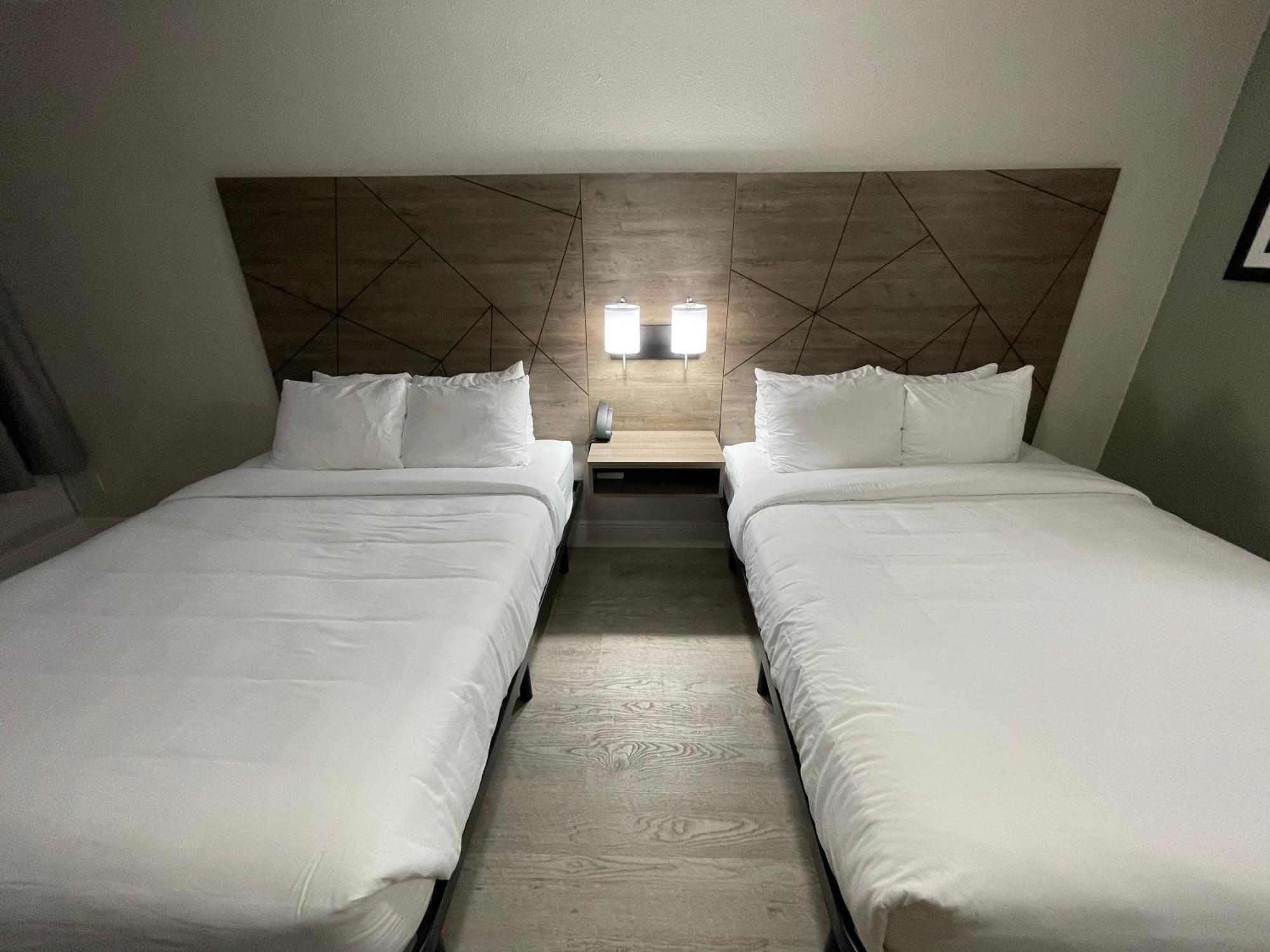 Quality Inn & Suites Airport-Cruise Port Hollywood Esterno foto