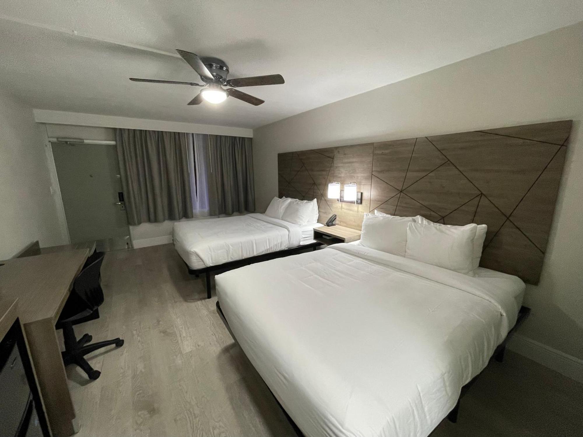 Quality Inn & Suites Airport-Cruise Port Hollywood Esterno foto