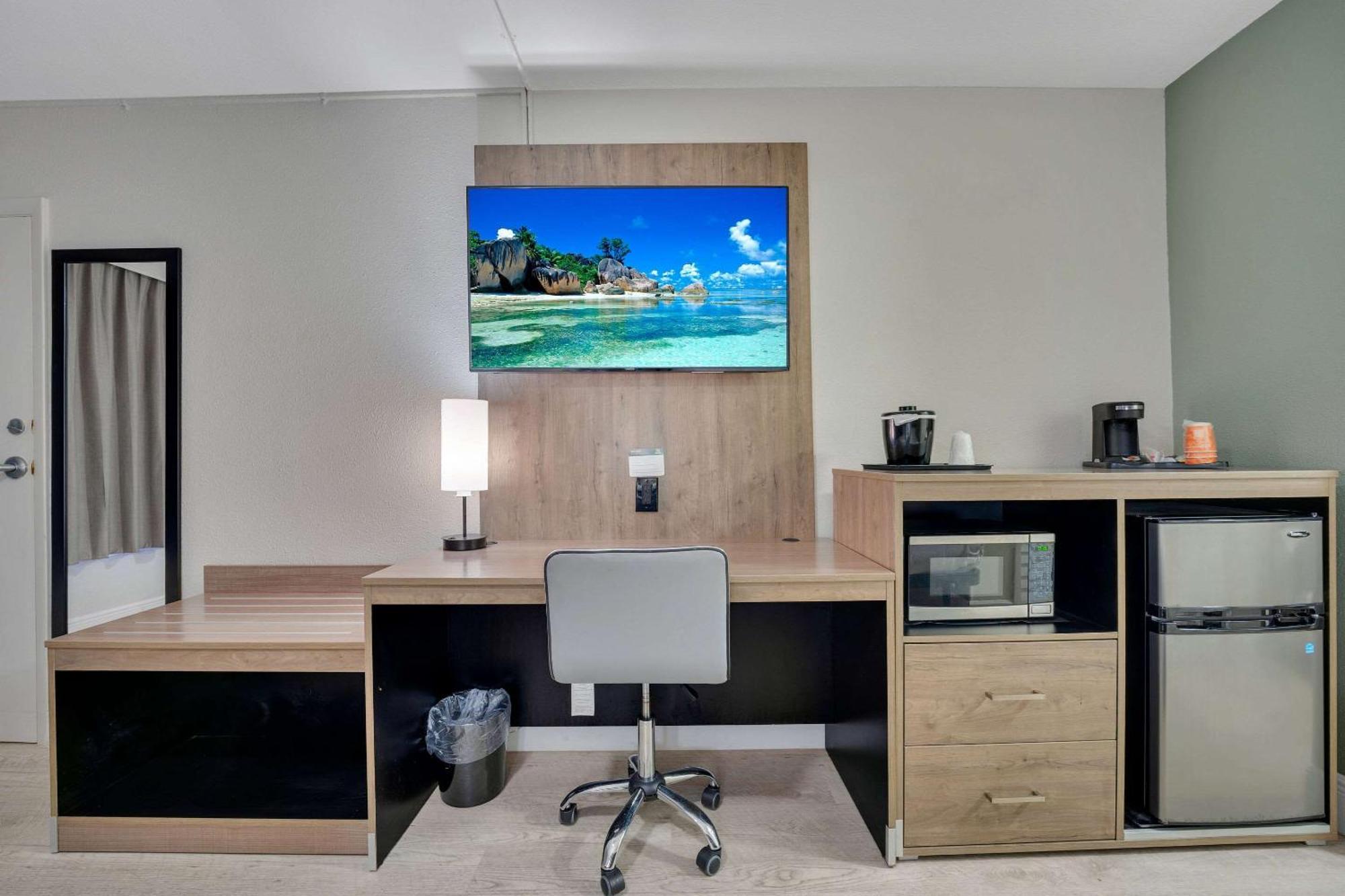 Quality Inn & Suites Airport-Cruise Port Hollywood Esterno foto