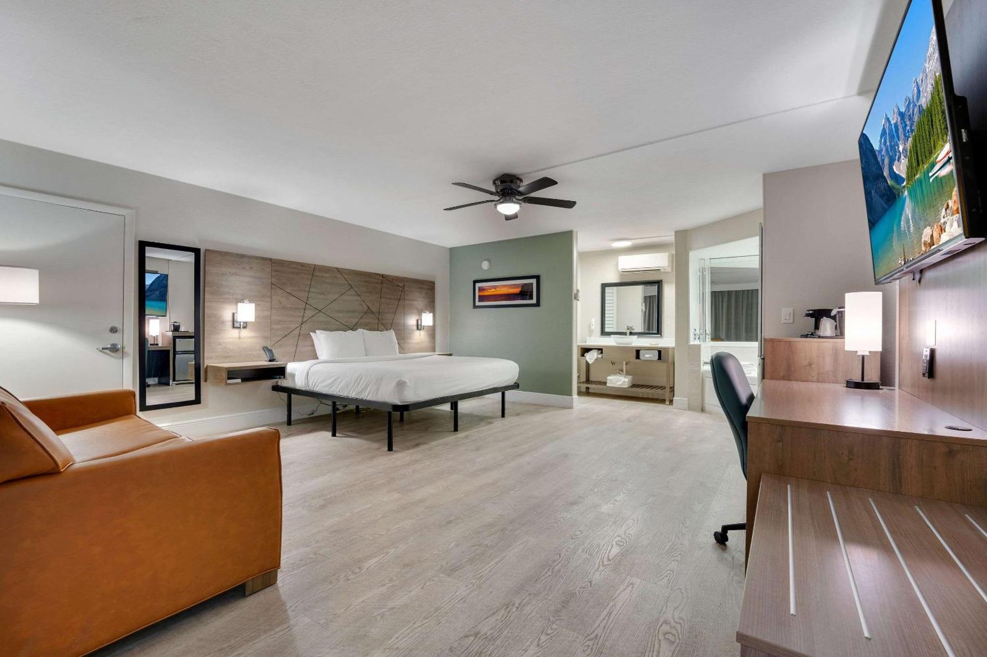 Quality Inn & Suites Airport-Cruise Port Hollywood Esterno foto