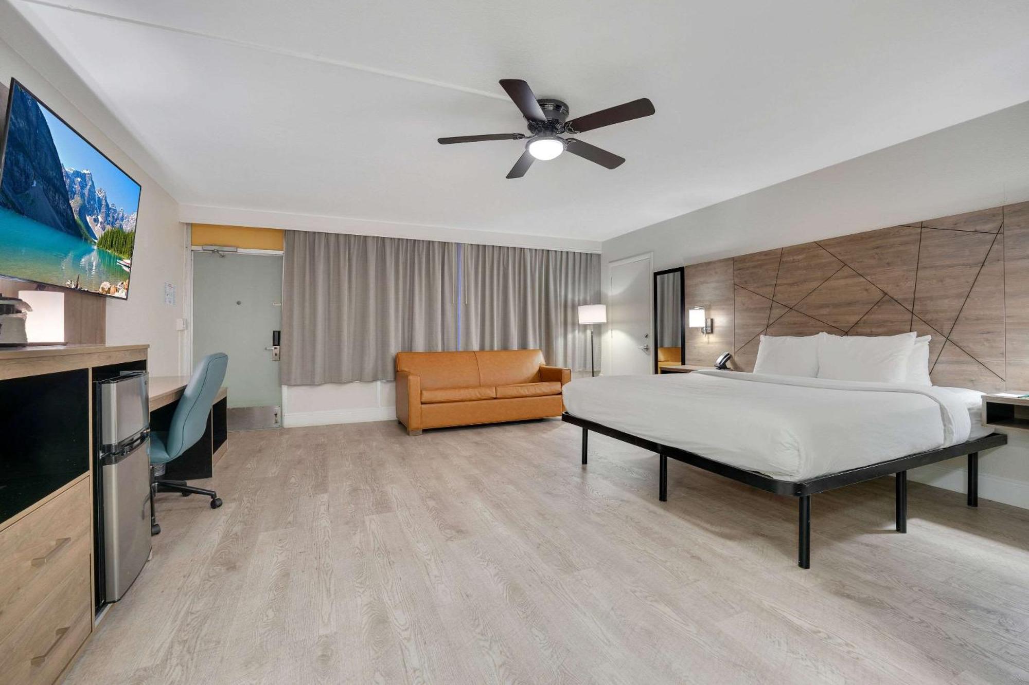 Quality Inn & Suites Airport-Cruise Port Hollywood Esterno foto