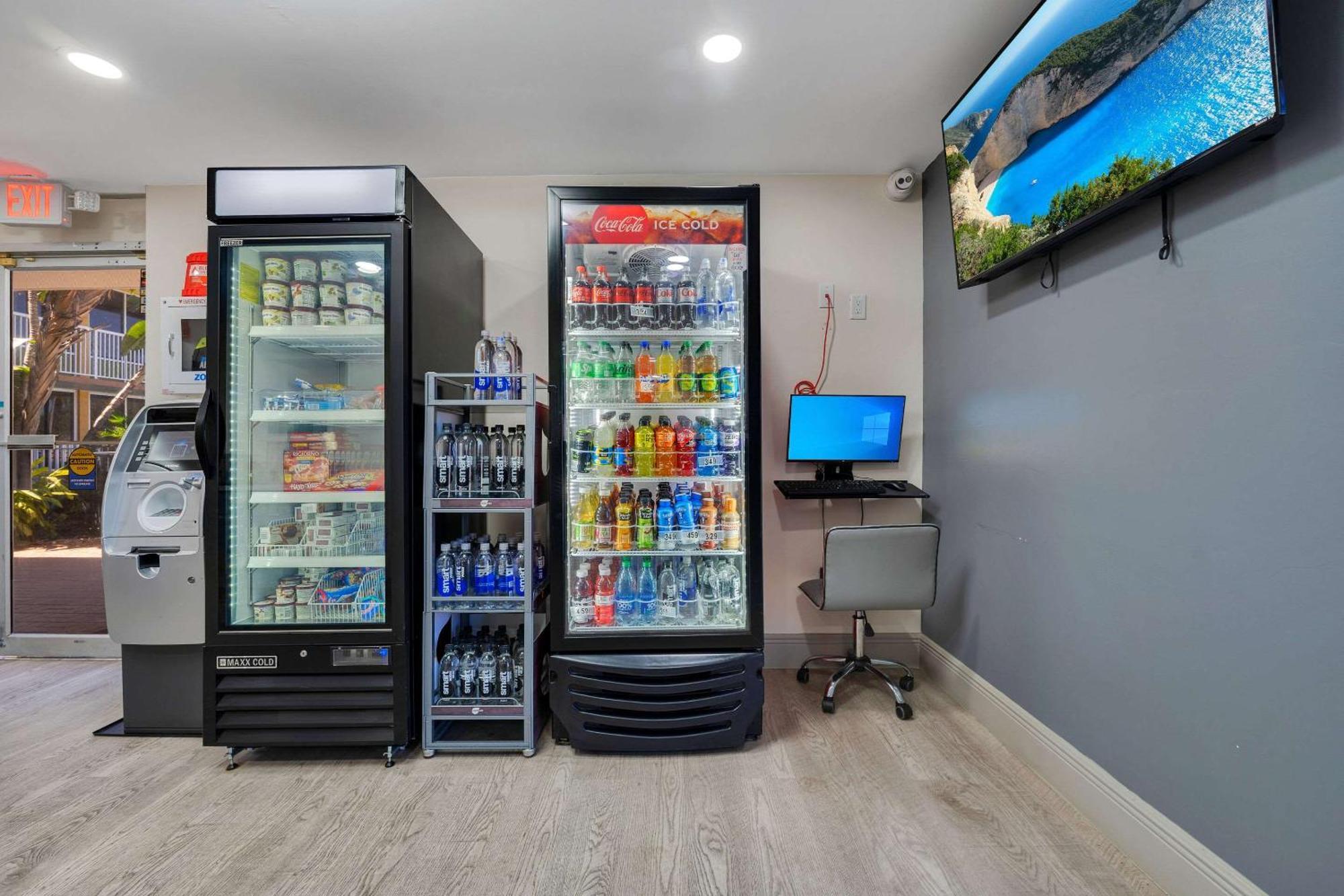 Quality Inn & Suites Airport-Cruise Port Hollywood Esterno foto