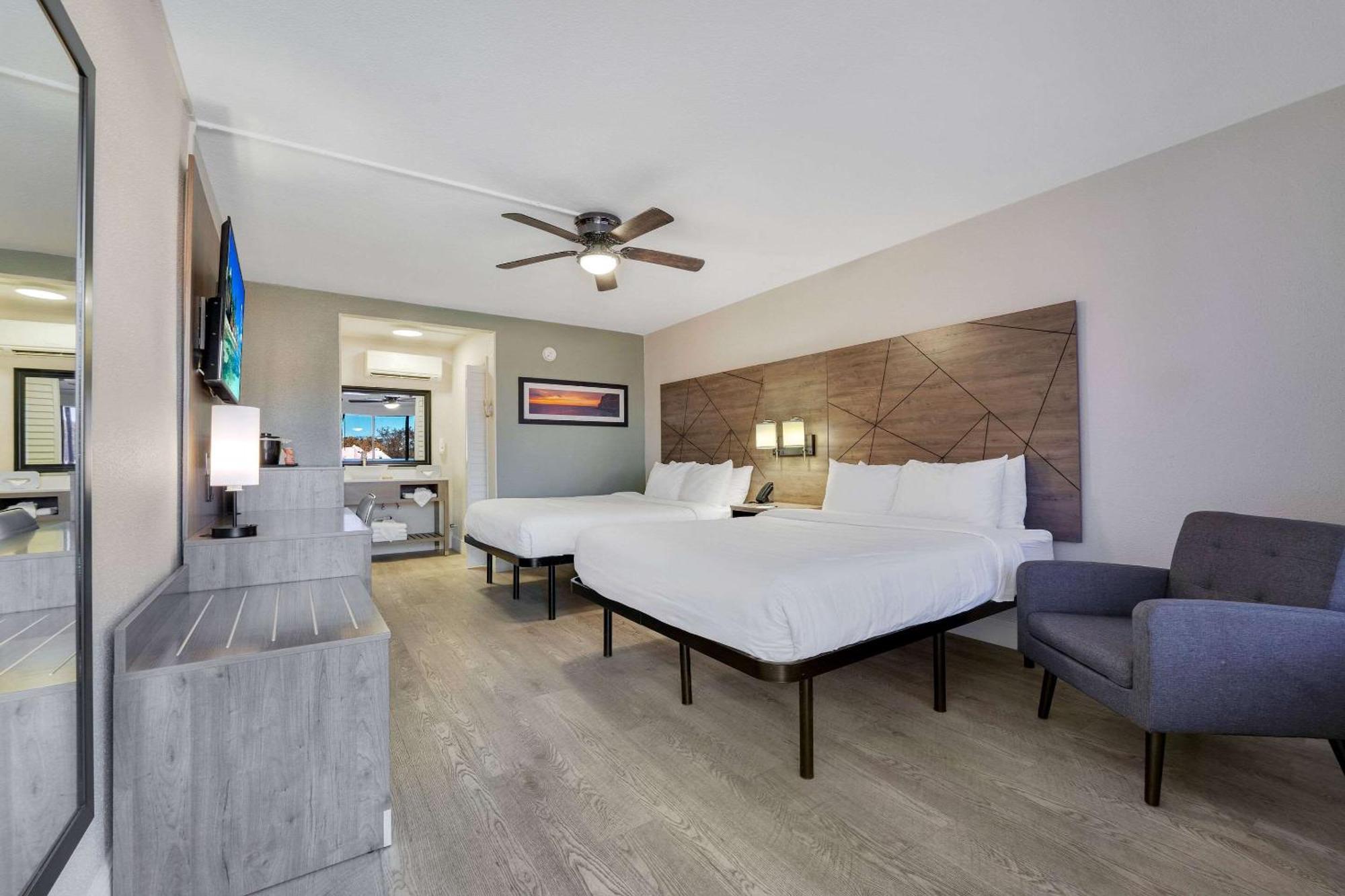Quality Inn & Suites Airport-Cruise Port Hollywood Esterno foto