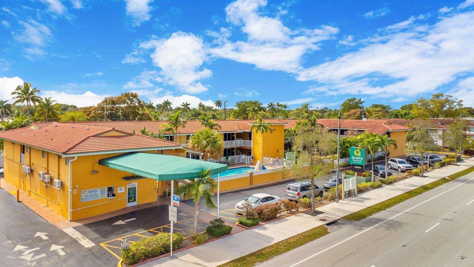 Quality Inn & Suites Airport-Cruise Port Hollywood Esterno foto