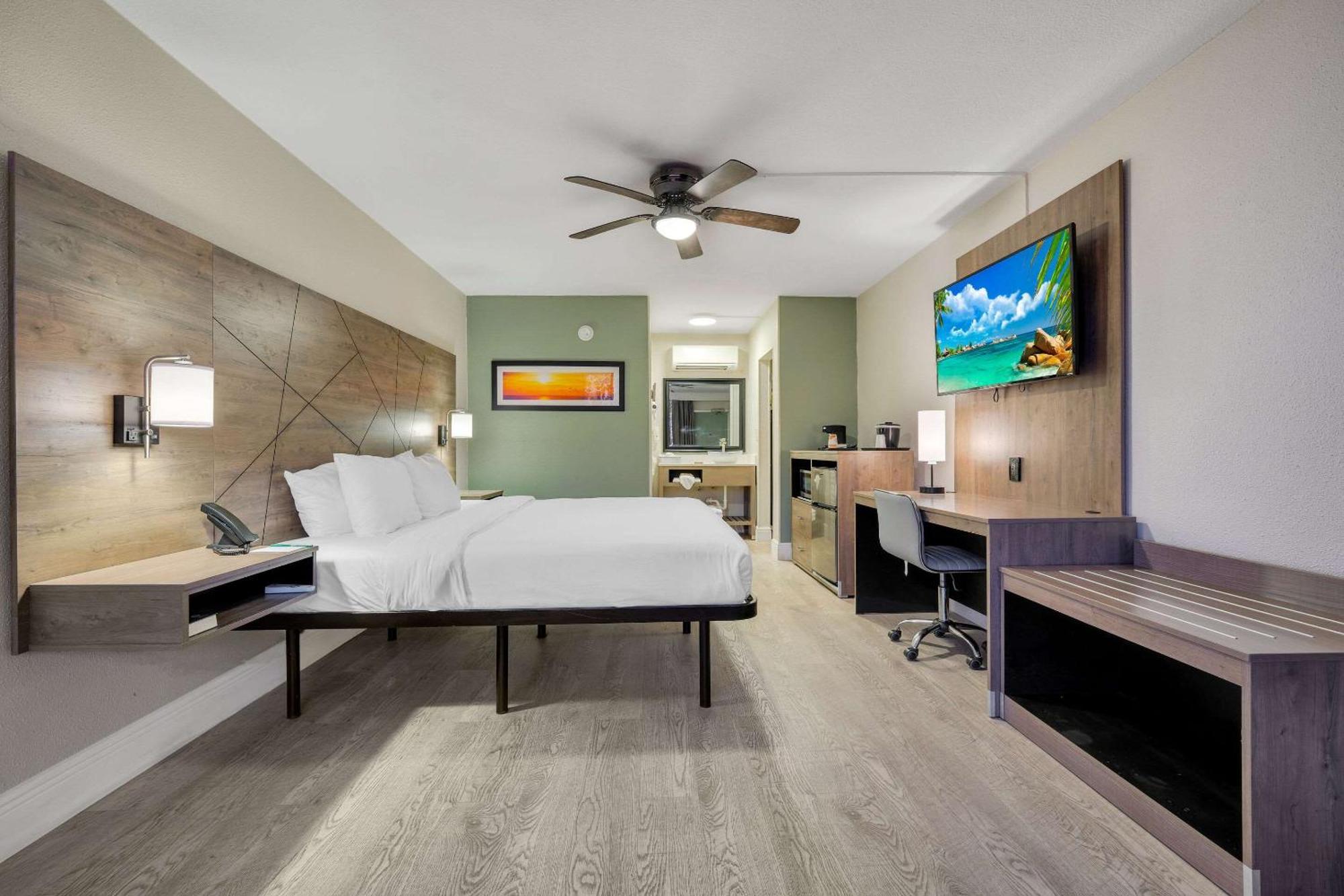 Quality Inn & Suites Airport-Cruise Port Hollywood Esterno foto