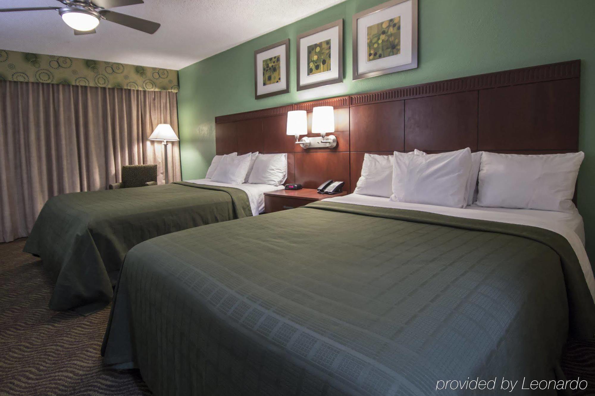 Quality Inn & Suites Airport-Cruise Port Hollywood Esterno foto