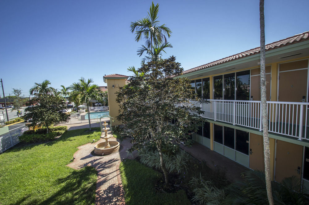 Quality Inn & Suites Airport-Cruise Port Hollywood Esterno foto